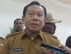 Penjabat Bupati Jayawijaya Sumule Tumbo Keluarkan Edaran Larangan Membawa Senjata Tajam ke Wamena
