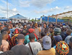 Protes Hasil Penghitungan Suara, Massa Pendukung Caleg Serang Kantor KPU Kabupaten Yahukimo