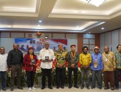 PMKRI Timika Luncurkan Buku, Wakil Bupati John Rettob Harapkan Jadi Bacaan Masyarakat Mimika