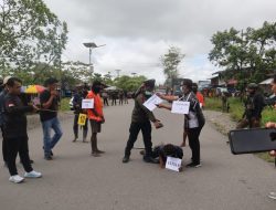 Polres Yahukimo Gelar Rekonstruksi Kasus Penganiayaan Berat Terhadap Anggota Polisi