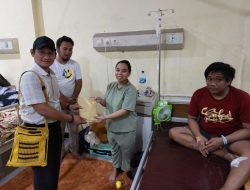 Warga Korban Penembakan OTK di Sekitar Pasar Mowanemani Terima Santunan Pemda Dogiyai