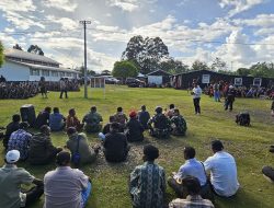 Penjabat Gubernur Papua Pegunungan Temui Keluarga Besar Lanny Jaya di Halaman Gereja Baptis Imanuel Gunambar Wamena