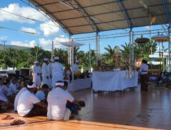 Ratusan Umat Hindu Kabupaten Jayapura Laksanakan Ibadah Melasti di Pantai Khalkote Sentani