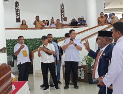 Lantik Yumte Sebagai Penjabat Sekda Mimika, Bupati John Rettob Minta Tata Birokrasi dengan Benar dan Kembalikan Kepercayaan Publik