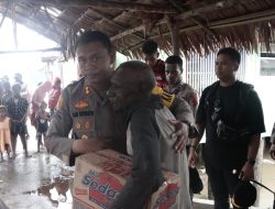 Kapolres Asmat Samuel Dominggus Tatiratu Kunjungi Warga Pererat Tali Silaturahmi