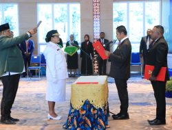 Penjabat Gubernur Rumasukun Resmi Lantik Suzana Wanggai Jadi Penjabat Bupati Kepulauan Yapen