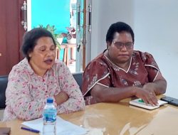 Penjabat Sekretaris Daerah Kabupaten Dogiyai Damiana Tekege Pimpin Rapat Revitalisasi Posyandu