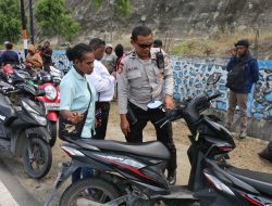 Puluhan Anggota Kepolisian Resor Jayapura Lakukan Razia di Tikungan Hati Hilang