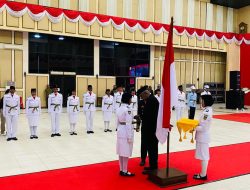 Bupati Kabupaten Mimika John Rettob Kukuhkan Anggota Paskibra Angkatan Tahun 2024