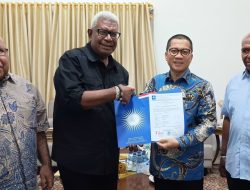 Partai Amanat Nasional Labuhkan Surat Dukungan ke John Rettob dan Emanuel Kemong Maju Pilkada Mimika Tahun 2024