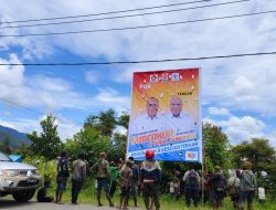 Relawan Mulai Pasang Baliho Calon Gubernur Papua Tengah John Wetipo dan Wakil Gubernur Ausilius You di Sejumlah Titik di Dogiyai