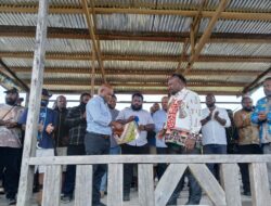 Diawali Ibadah Syukuran, Posko Pemenangan Calon Bupati Nduga Dinard Kelnea-Wakil Bupati Yoas Beon Diresmikan
