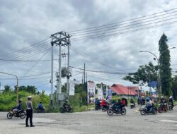 Polisi Atur Lalu Lintas di Sejumlah Titik Rawan Untuk Menegakkan Disiplin Selama Pilkada 2024 di Papua Tengah 