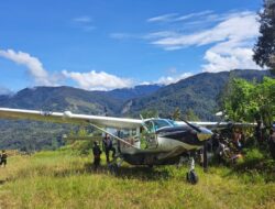 Pesawat Smart Air Milik Aviaton Cakrawala Tergelincir di Bandara Pogapa, Kabupaten Intan Jaya