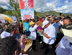 Warga Sambut Gembira John Wetipo dan Ausilius You, Posko Pemenangan Paslon JWW-AYO Dogiyai di Pilkada 2024 Resmi Berdiri