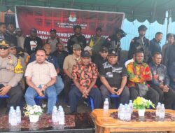 Penjabat Bupati Tolikara Marthen Kogoya Bersama KPU dan Forkopimda Lepas Distribusi Logistik Pilkada