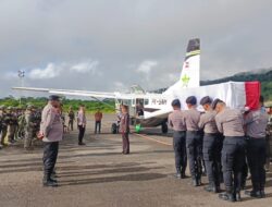 Jenazah Anggota Satgas Damai Cartenz 2025 Iqbal Arif yang Gugur di Yalimo Diterbangkan ke Jayapura