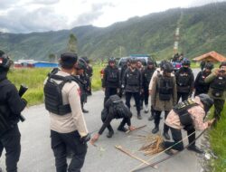 Aparat Patroli di Puncak Jaya Jelang Sidang Terkait Sengketa Pilkada di Mahkamah Konstitusi