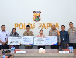Ahli Waris Personel Polda Papua yang Gugur di Tangan Kelompok Kriminal Bersenjata Terima Santunan