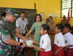 Kitong Bisa Foundation Bagikan Makanan Bergizi Gratis di Empat Sekolah di Biak Numfor