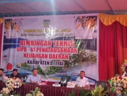Bupati Kabupaten Deiyai Melkianus Mote Resmi Tutup Kegiatan Bimtek dan Pengelolaan Keuangan Daerah