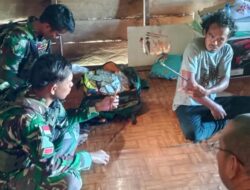TNI Bantu Korban Selamat Insiden Penyerangan Anggota Organisasi Papua Merdeka di Distrik Korowai