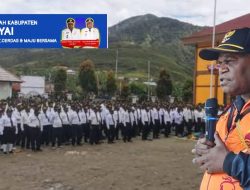 Bupati Dogiyai Yudas Tebai Serahkan Surat Keputusan Calon Pegawai Negeri Sipil Formasi Tahun 2024