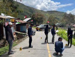 Satgas Operasi Damai Cartenz Bersama Polres Puncak Jaya Olah TKP Penembakan di Lima-Lima