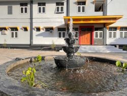 Uskup Timika Resmikan Gedung Asrama Mgr John Saklil di Kompleks Seminari Tinggi Padang Bulan