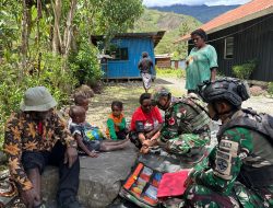 Satgas Batalyon Pradnya Samapta Yudha Pos Kulirik Gelar Pelayanan Kesehatan untuk Warga Yalinggua