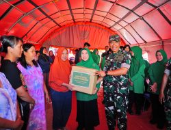 Pangdam Cenderawasih dan Ketua Persit Daerah Salurkan Bantuan Untuk Warga Korban Kebakaran