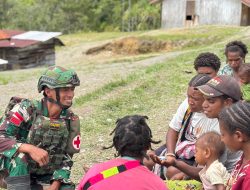 Anggota TNI Satgas Tapal Batas RI-Papua Nugini Beri Layanan Kesehatan untuk Warga Distrik Okyop