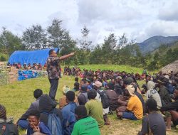 Perintah Gubernur, Dinsos Papua Pegunungan Salurkan Beras 2 Ton bagi Pengungsi Malagai