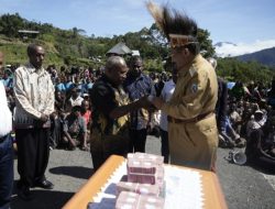 Gubernur Papua Pegunungan John Tabo Hadiri Rapat Tahunan GIDI di Kembu, Serahkan Rp 1 Miliar