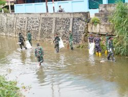 Prajurit Korem Praja Wira Yakthi Kodam Cenderawasih Bersihkan Pasar Baru Youtefa dan Kali Shborhounyi