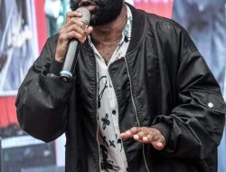 Artis Papua dan Papua Nugini Tampil Bareng Group Band Alie Meriahkan HUT ke-29 Paniai Tahun 2025