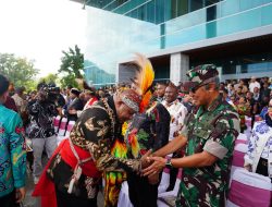 Panglima Kodam Cenderawasih Mayjen TNI Amrin Ibrahim Hadiri Ibadah Syukur dan Pesta Rakyat Papua