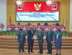 Usulkan Rp 5,6 Triliun Bupati John Rettob Serahkan Dokumen RAPBD 2026 Kepada DPRK Mimika