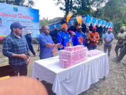 Gubernur John Tabo Serahkan Rp 6 Miliar untuk Pembangunan Gereja GIDI Yerusalem Bokondini