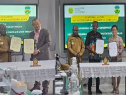 Bupati Dogiyai Yudas Tebai Teken Nota Kerja Sama dengan Universitas Katolik Parahyangan Bandung