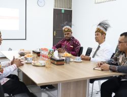 Wakil Gubernur Rumaropen dan Anggota KY Nur Dewata Kunjungi Kantor Penghubung KY RI Papua