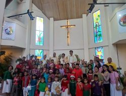 Koor Anak-Anak Paroki Halim Saat Misa Natal Meriah, Disertai Kado untuk Penghuni Panti Asuhan