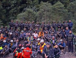 TNI Evakuasi 18 Pekerja PT Freeport Indonesia Setelah Tiga Hari Terjebak Gangguan Tentara OPM