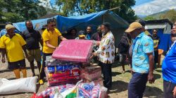 Pemkab Tolikara Serahkan Bantuan Sembako, Polres Kawal Penyaluran untuk Korban Kebakaran