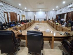 Bupati Mimika John Rettob Fasilitasi Pertemuan Menuju Damai: Kubu Dang Nyatakan Siap Berdamai