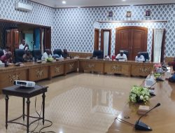 Gelar Pertemuan dengan Kubu Newegalen, Bupati John Rettob: Kita Akan Pertemukan Kedua Pihak