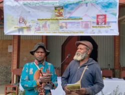 Paroki Wagomani Launching Buku Sejarah Misi Dalam Momen Kunjungan Uskup Timika Mgr Bernardus Baru