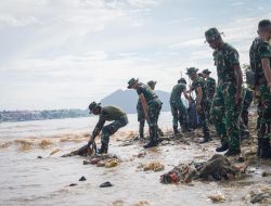 Pangdam Cenderawasih Amrin Ibrahim Saat Kegiatan Pembersihan Sampah: Bersih Itu Sehat dan Indah!