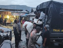 Ketua Umum Bhayangkari Ny Juliati Sigit Prabowo Salurkan Bantuan untuk Korban Kebakaran di Tolikara