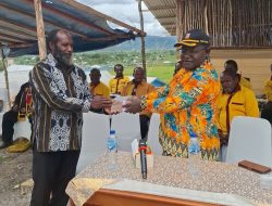 Wakil Bupati Yuliten Bantu Rp 50 Juta untuk Pembangunan Menara Doa Jemaat Kalvari Digikotu